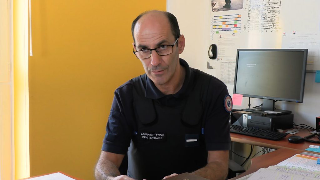 interview d'un surveillant de la prison